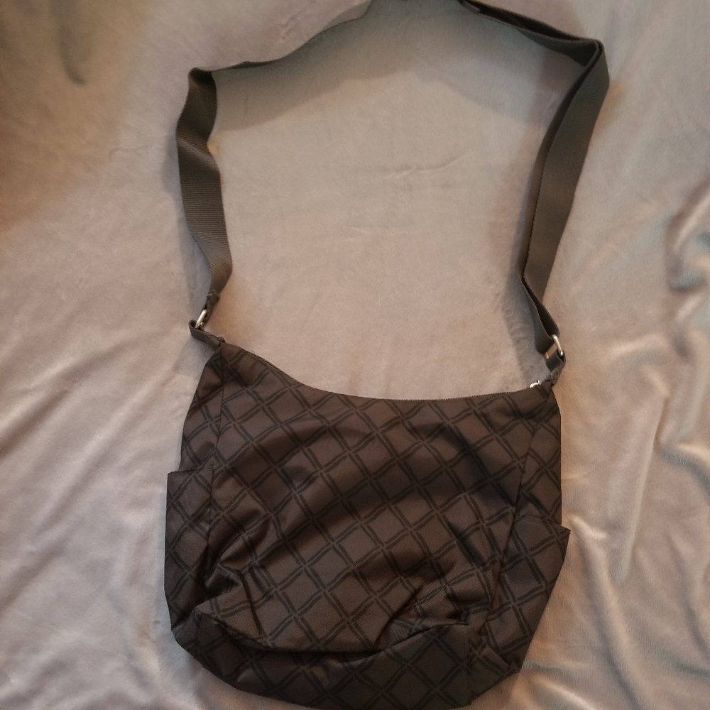 Baggallini Gray/Blk Diamond Pattern Crossbody - image 6